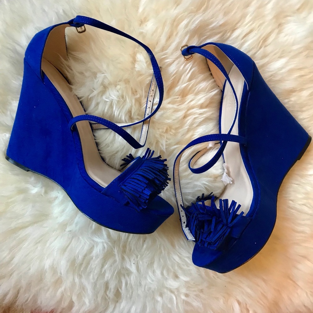NEW IN BOX! Blue suede fringe wedges, size 9